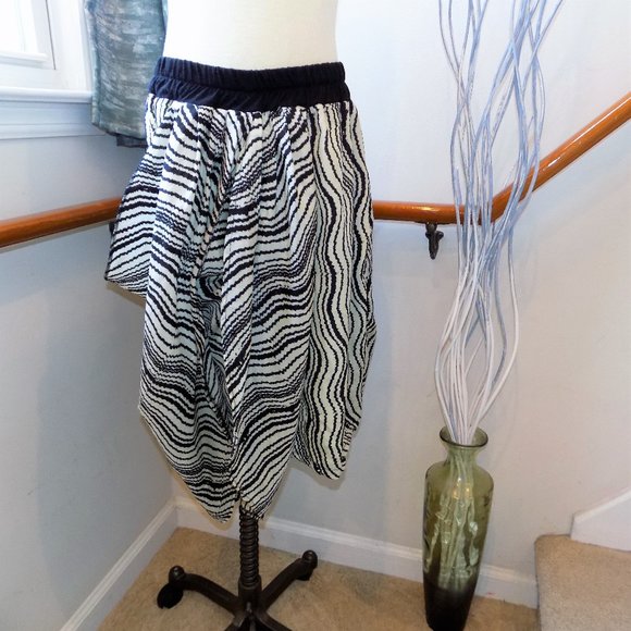 GOLD FLAVA Cream & Black Abstract Print Wrap Skirt Plus Size 18 - Picture 1 of 2